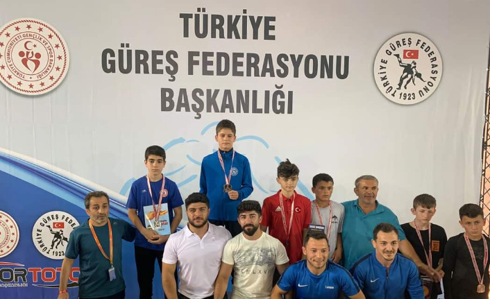 Erzincanlı Güreşçi Türkiye Şampiyonu Oldu