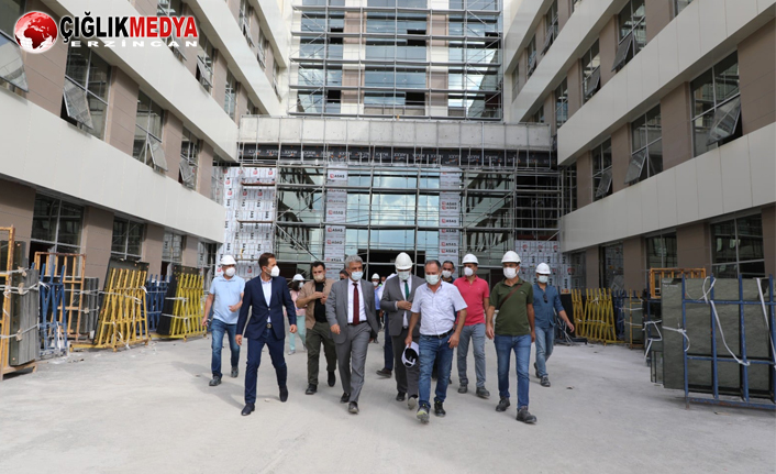 Vali Makas Yapımı Devam Eden Erzincan Devlet Hastanesi İnşaatını Ziyaret Etti